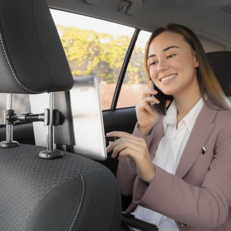 Universellt bilfäste för tablet och smartphone för passagerare